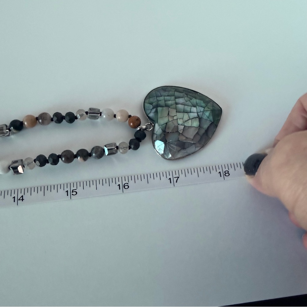 Abalone shell heart pendant beaded long necklace reversible - Picture 5 of 8
